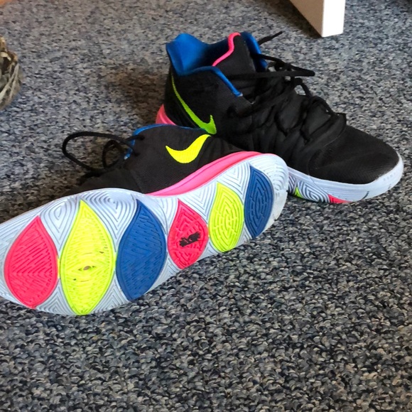 These are brand new kyrie 5 and they are very nice - Picture 2 of 6